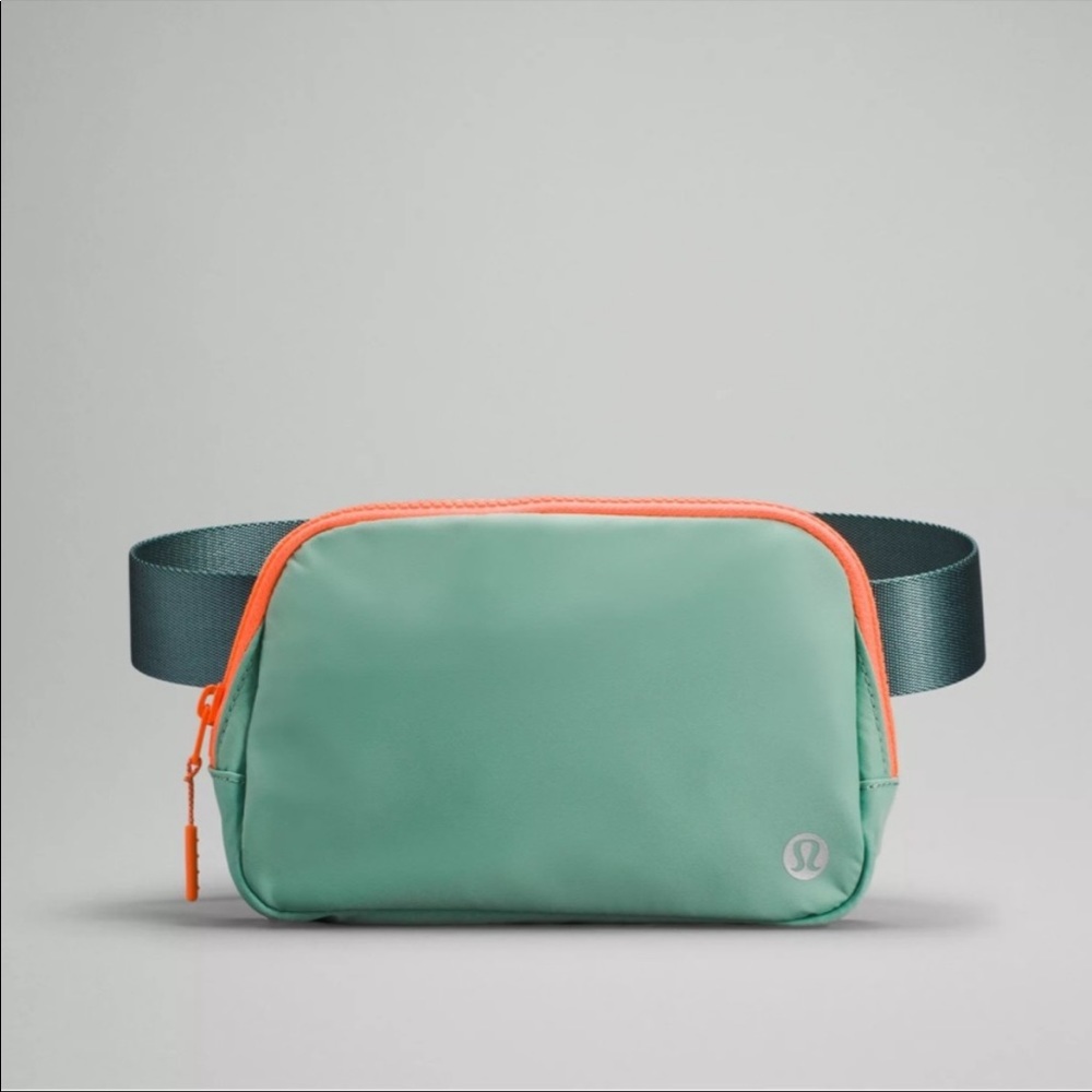Lululemon Everywhere Belt Bag